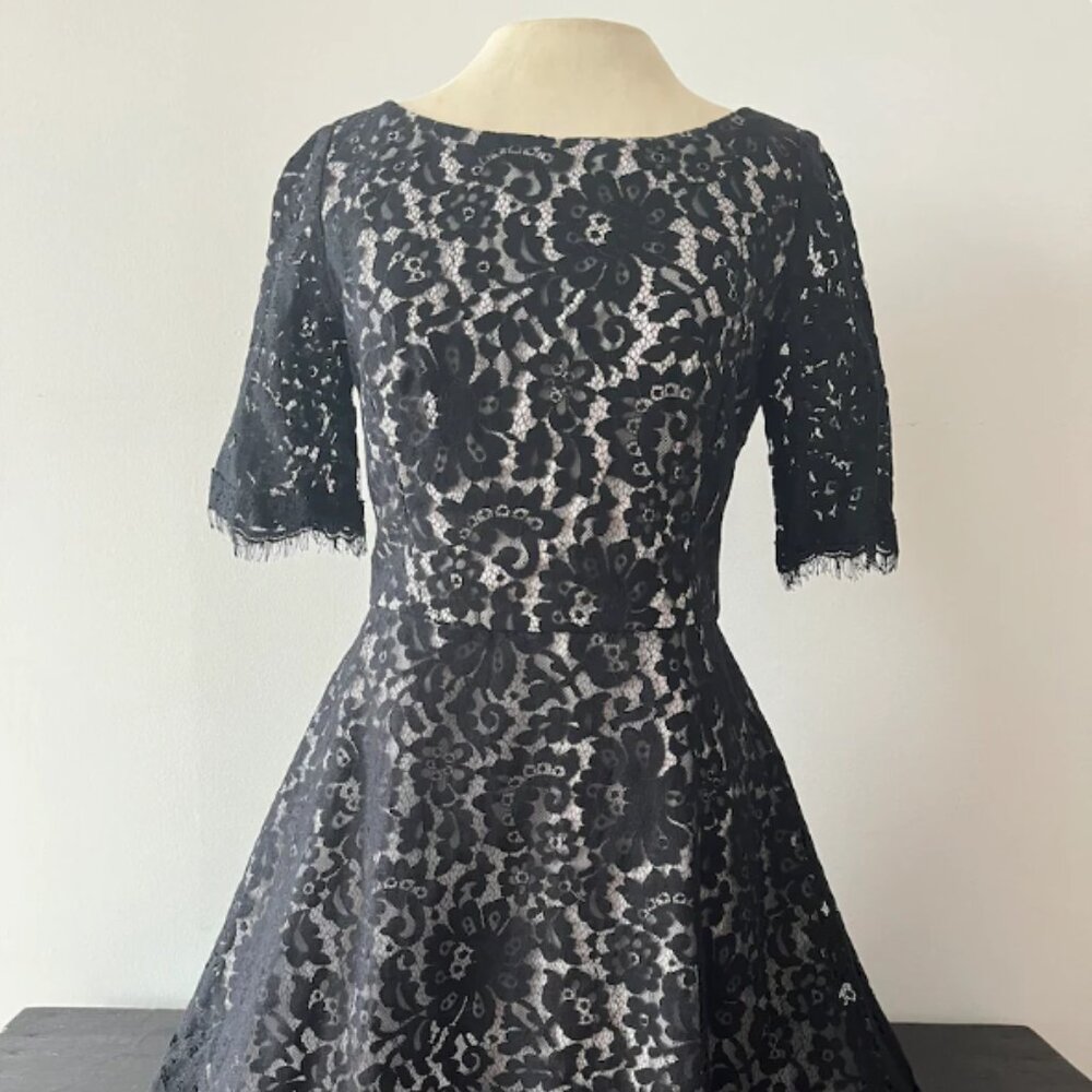 Banana Republic black lace lined knee length short sleeve  cocktail dress 10